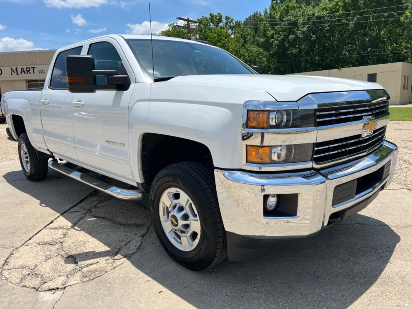 2017 White /Grey Chevrolet Silverado 2500HD LT (1GC1CVEG0HF) with an 6.0 V8 engine, Automatic transmission, located at 4520 Airline Hwy, Baton Rouge, LA, 70805, (225) 357-1497, 30.509325, -91.145432 - 2017 Chevy Silverado 2500HD Crew Cab LT 2WD **One Owner** 6.0 V8 Gas, 200K Miles, Power Windows, Locks, Mirrors & Seat, Cold A/C, Backup Camera, Spray In Bedliner, Tow Pkg. Small Dent In Bed (See Pic). FOR INFO PLEASE CONTACT JEFF AT 225 357-1497 CHECK OUT OUR A+ RATING WITH THE BETTER BUSINESS BU - Photo#3